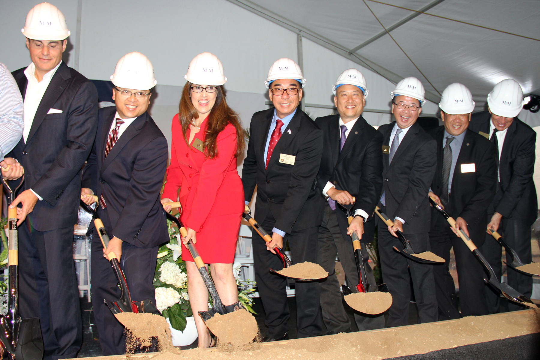 city council with shovels groundbreaking 20161116 v2 300ppi.jpg